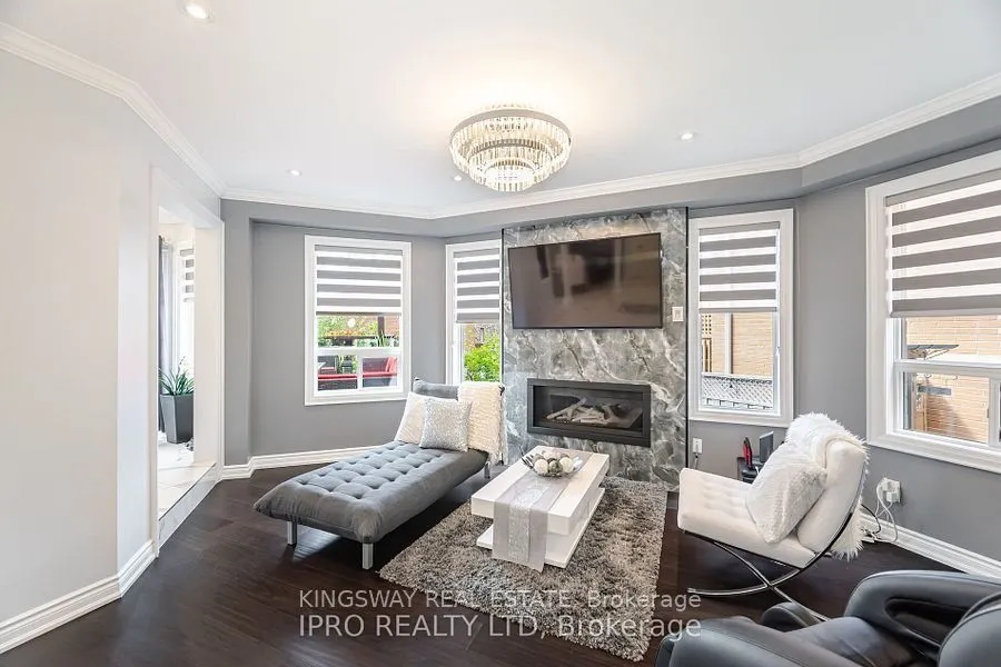 923 Bristol Road W