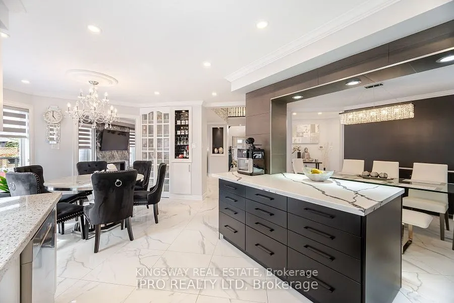 923 Bristol Road W