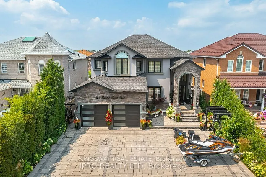 923 Bristol Road W