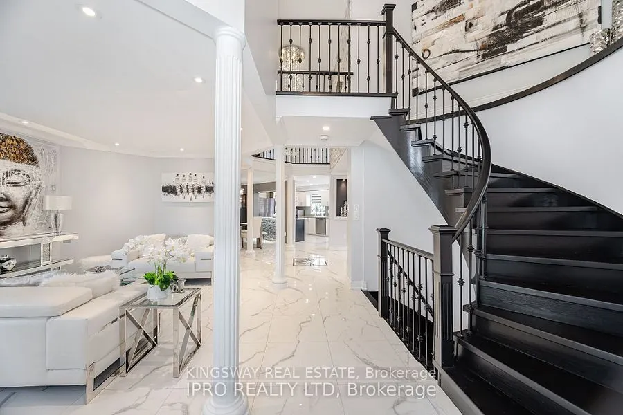 923 Bristol Road W