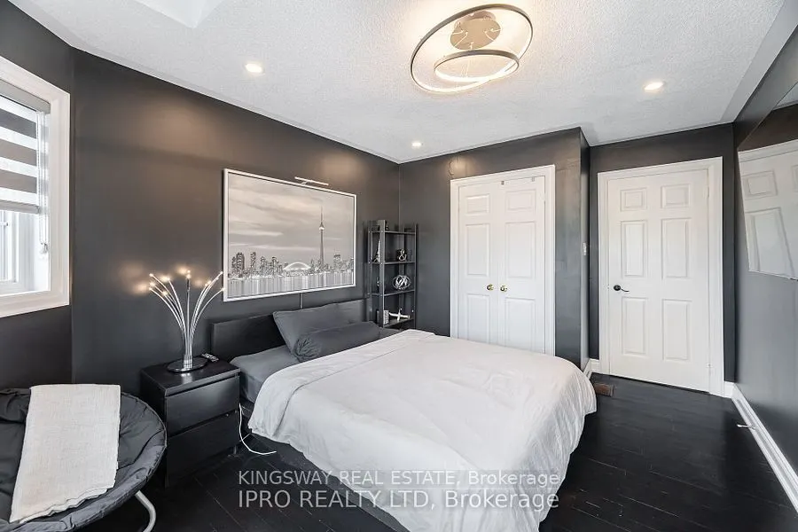 923 Bristol Road W