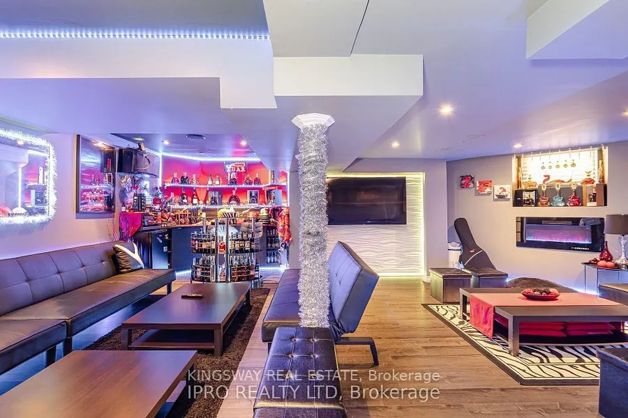 923 Bristol Road W
