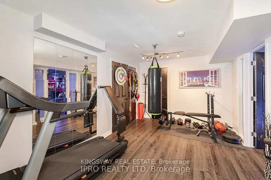 923 Bristol Road W