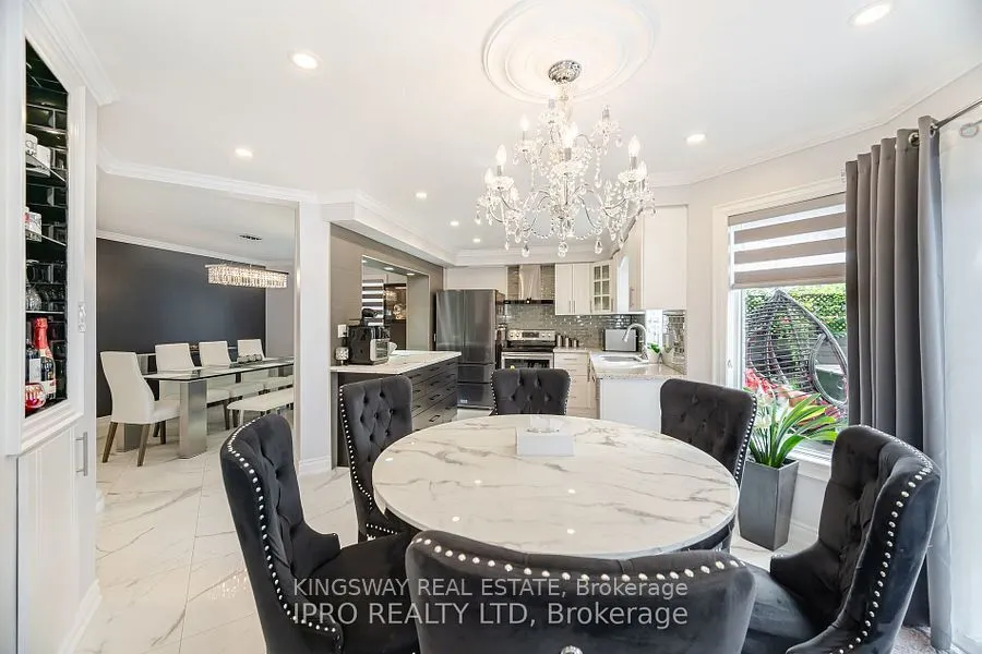 923 Bristol Road W