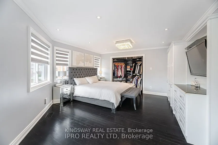 923 Bristol Road W