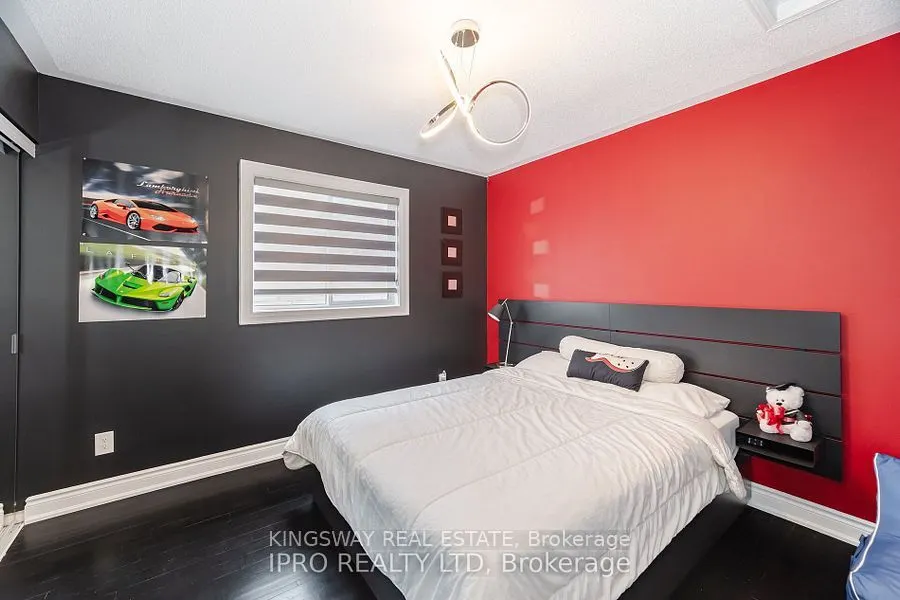 923 Bristol Road W