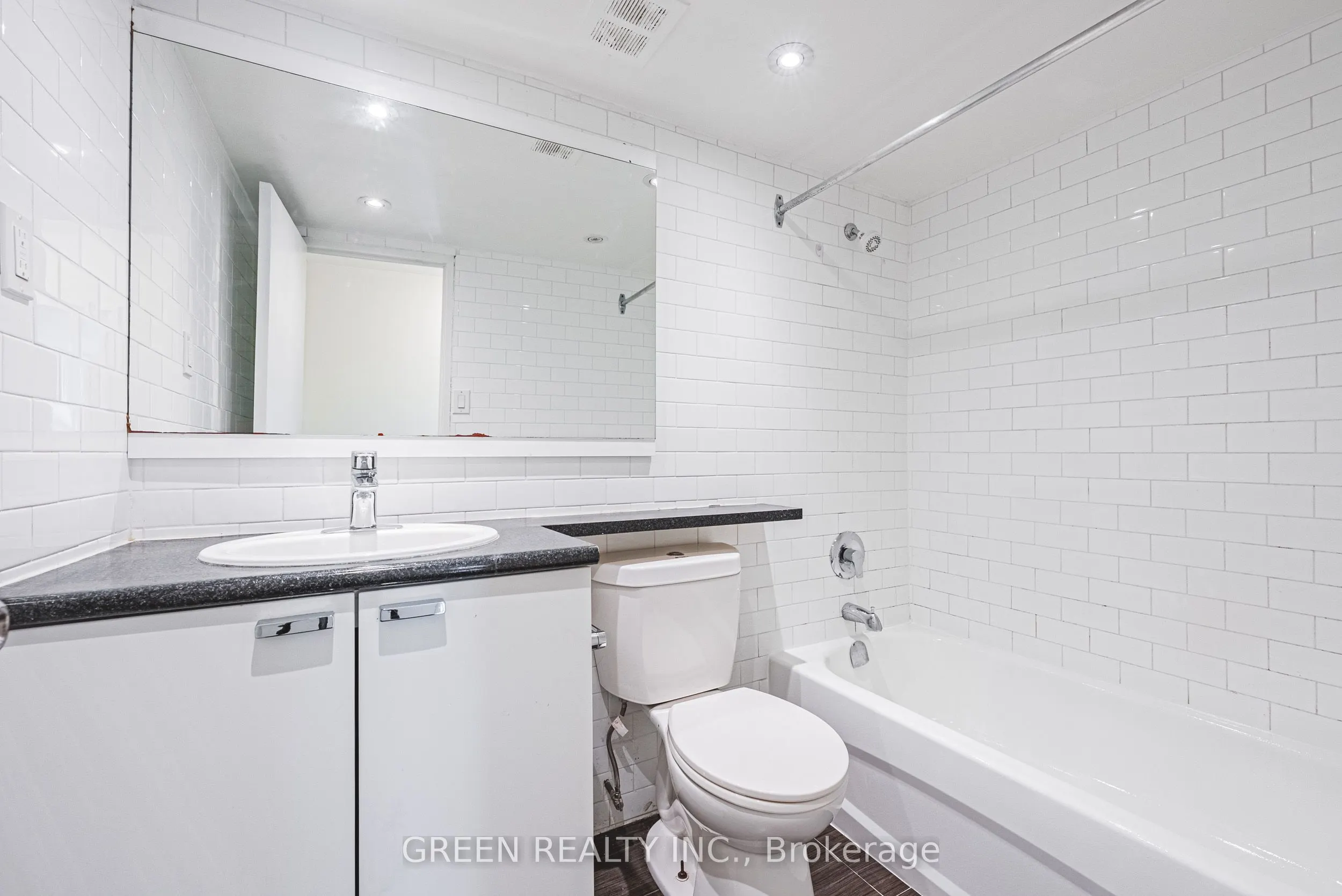 370 Ridelle Avenue, #2106