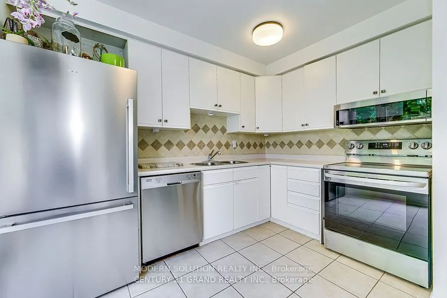 59 Kenninghall Boulevard, #33