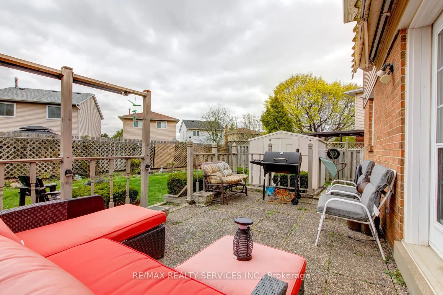 32 Helios Place