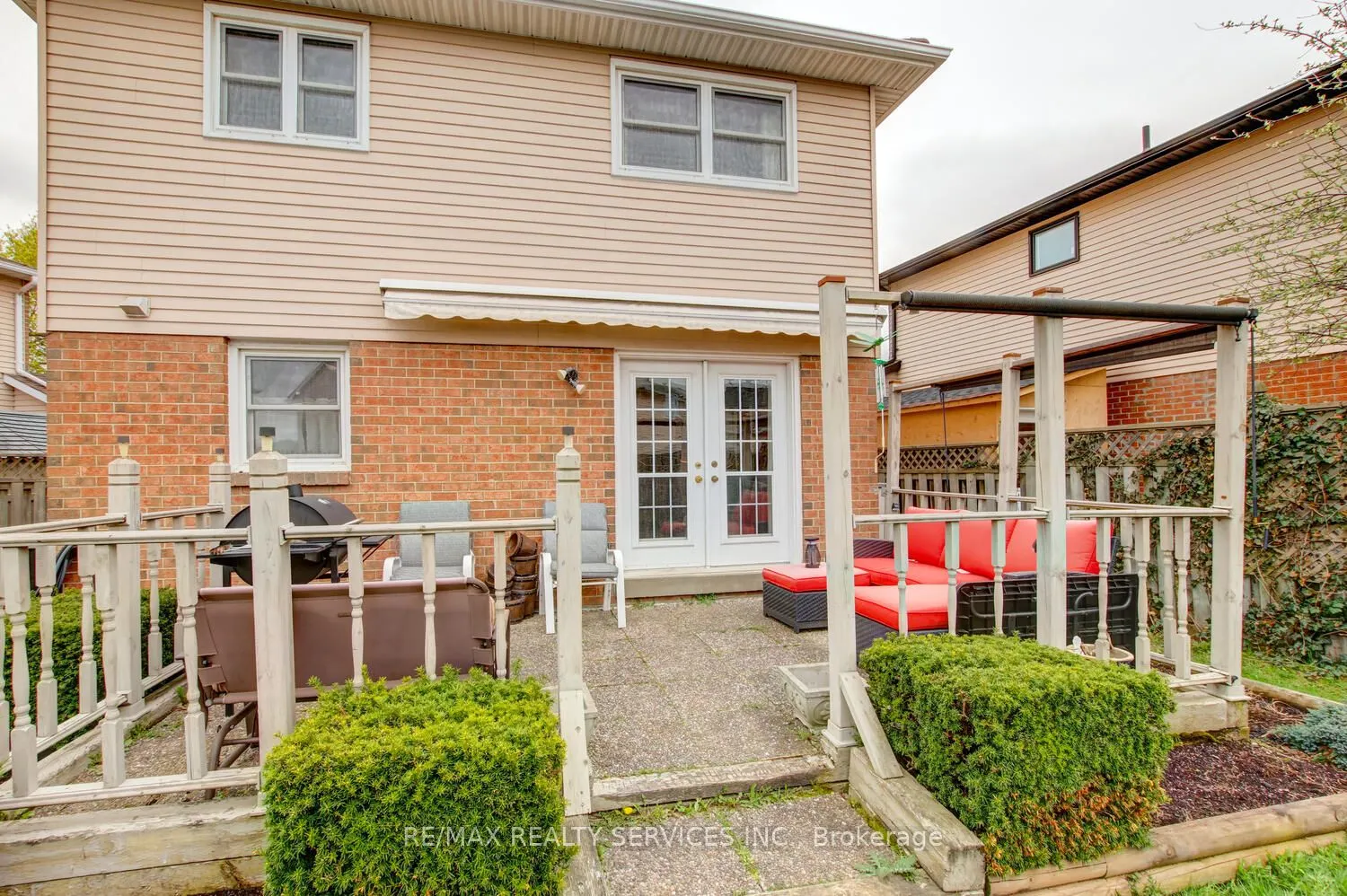 32 Helios Place