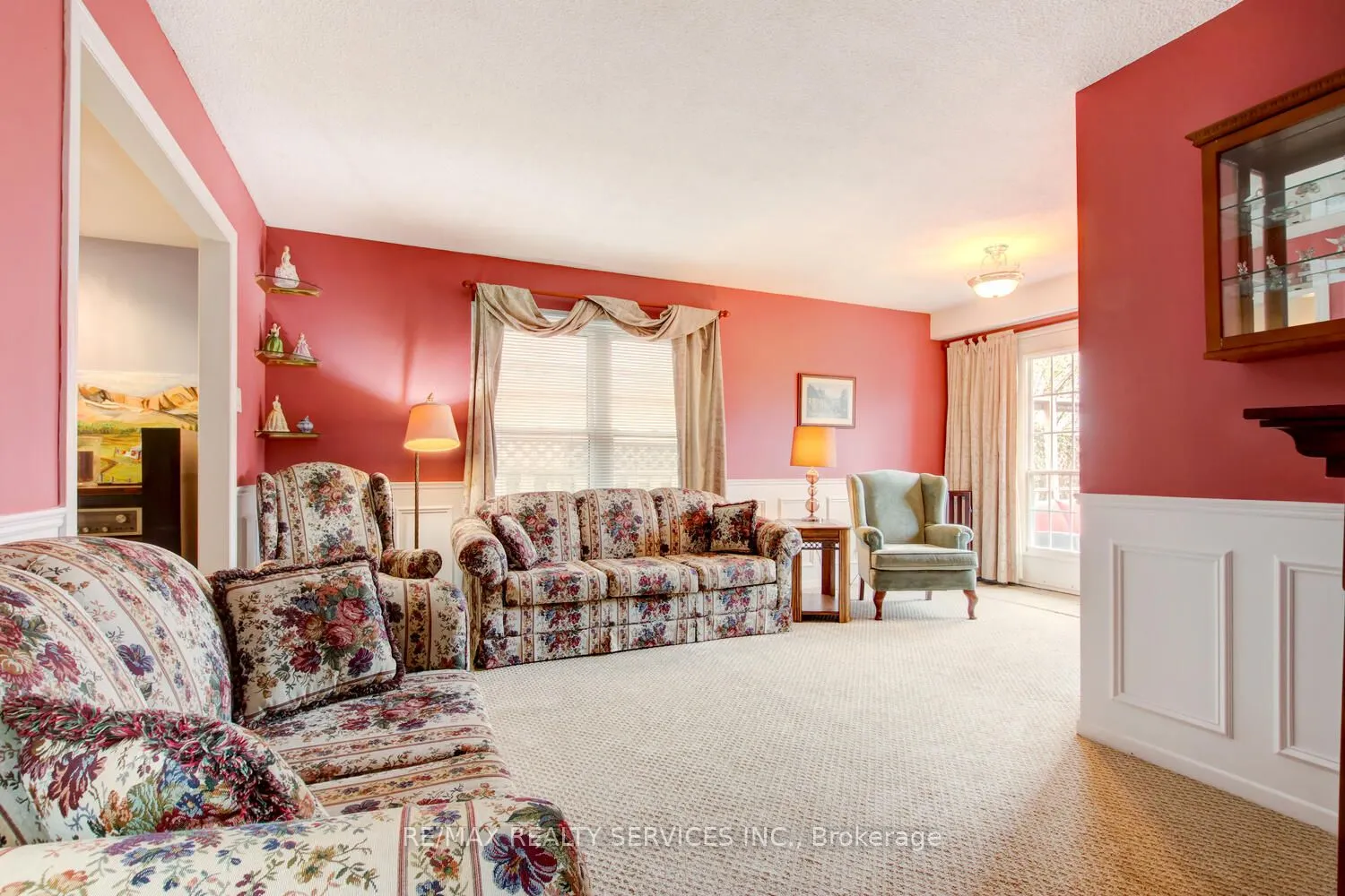 32 Helios Place