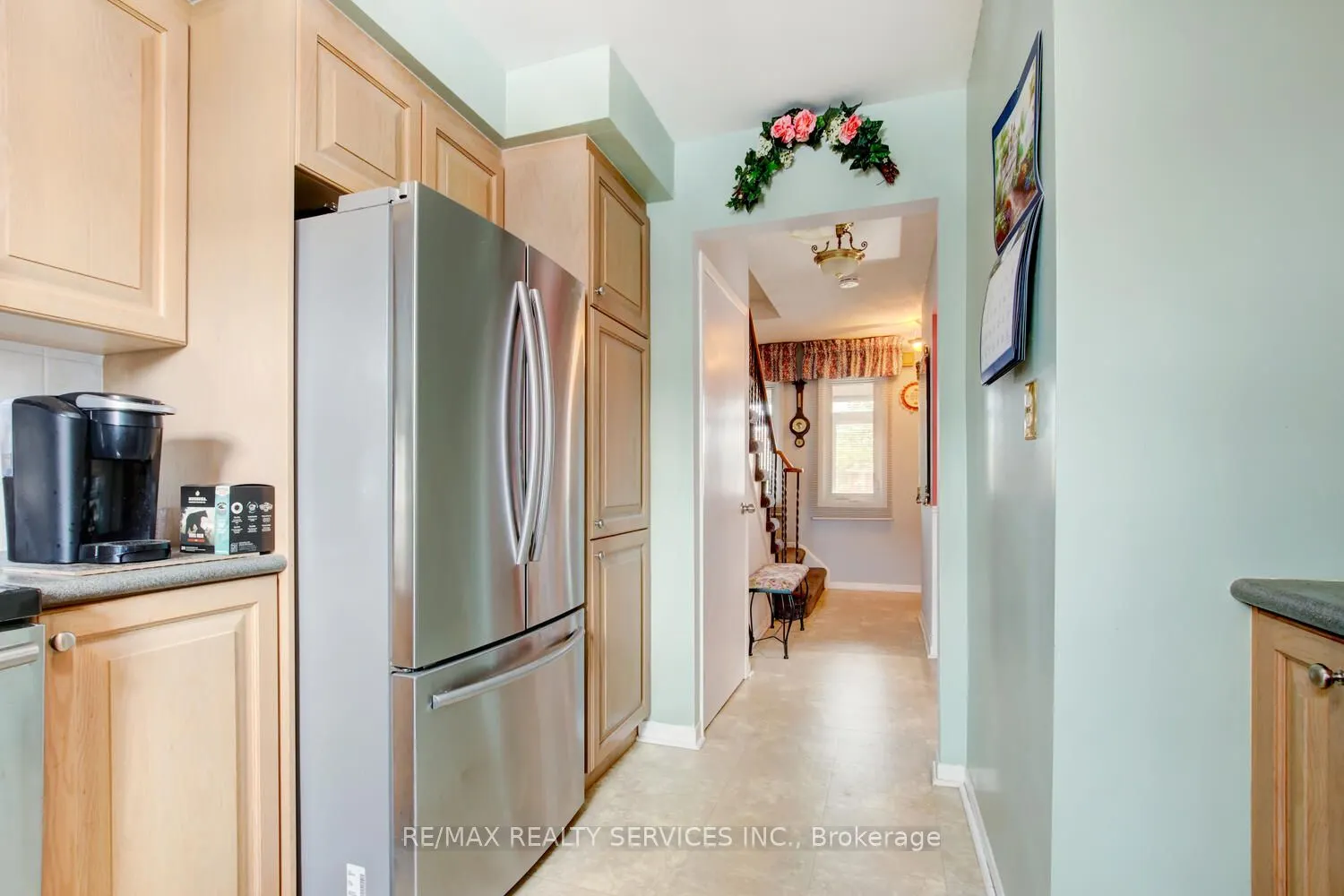 32 Helios Place