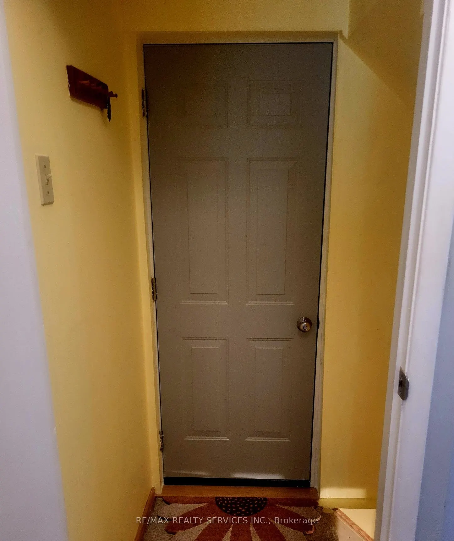 32 Helios Place