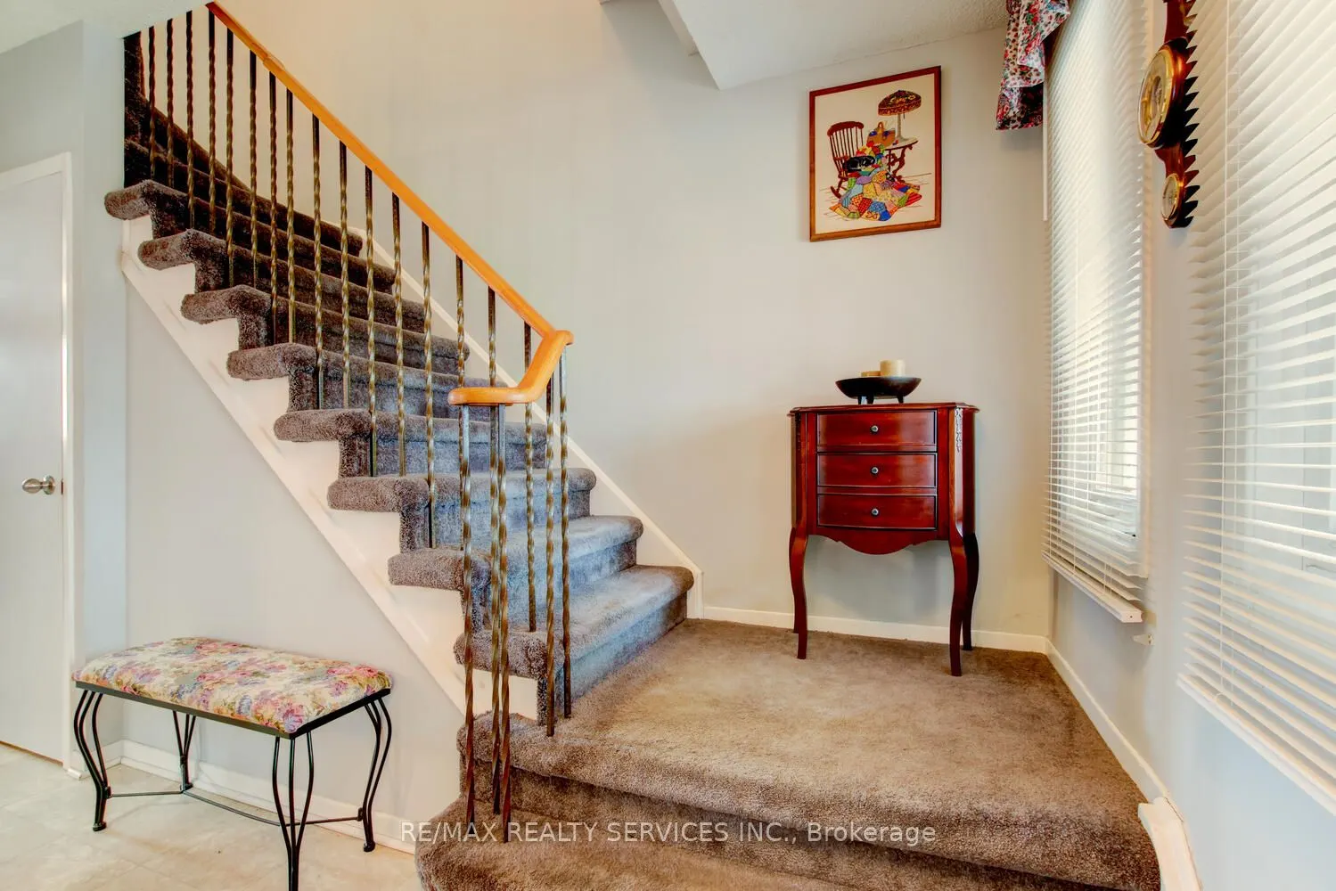32 Helios Place