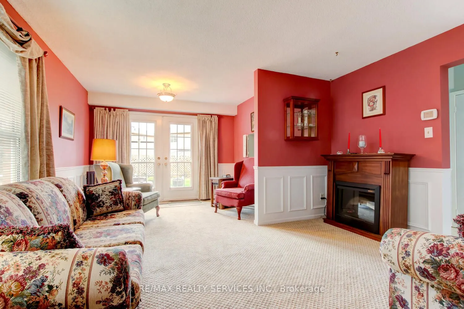 32 Helios Place