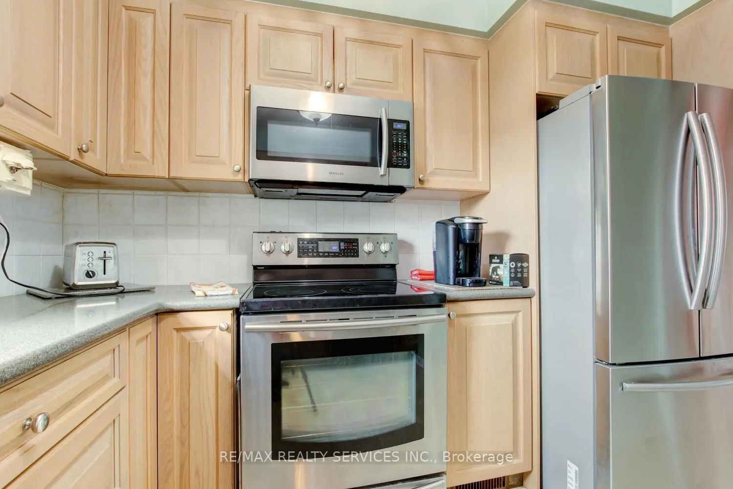 32 Helios Place