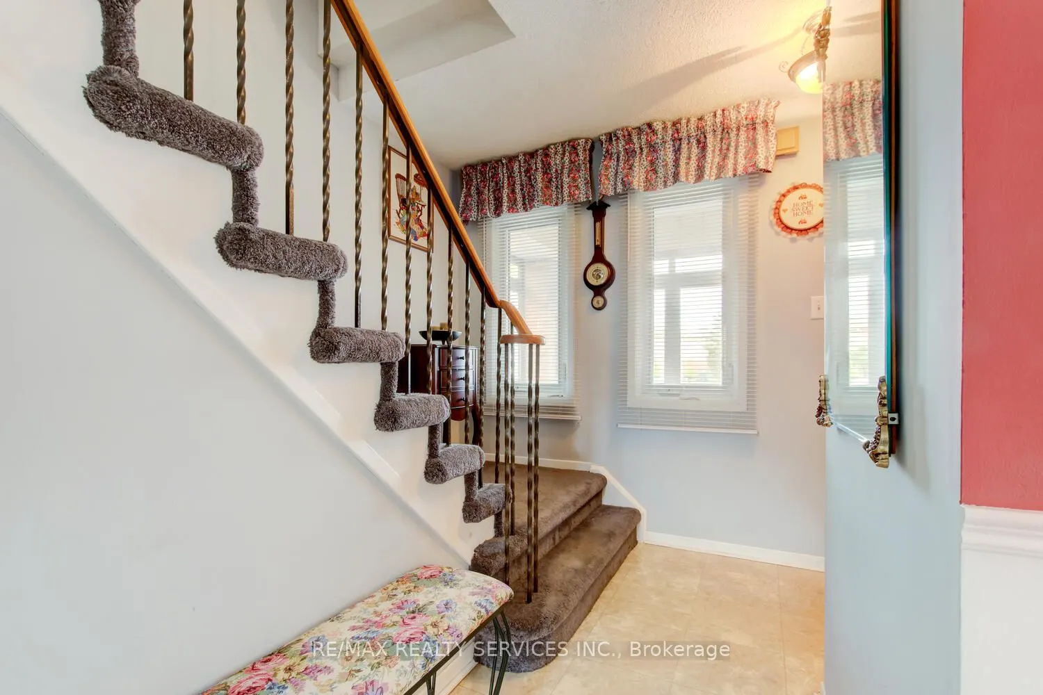 32 Helios Place