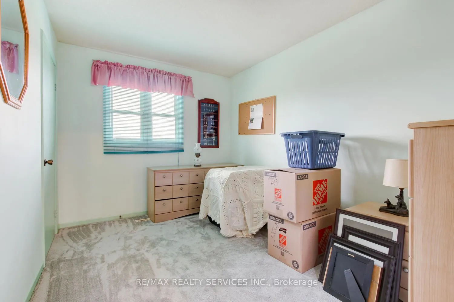 32 Helios Place