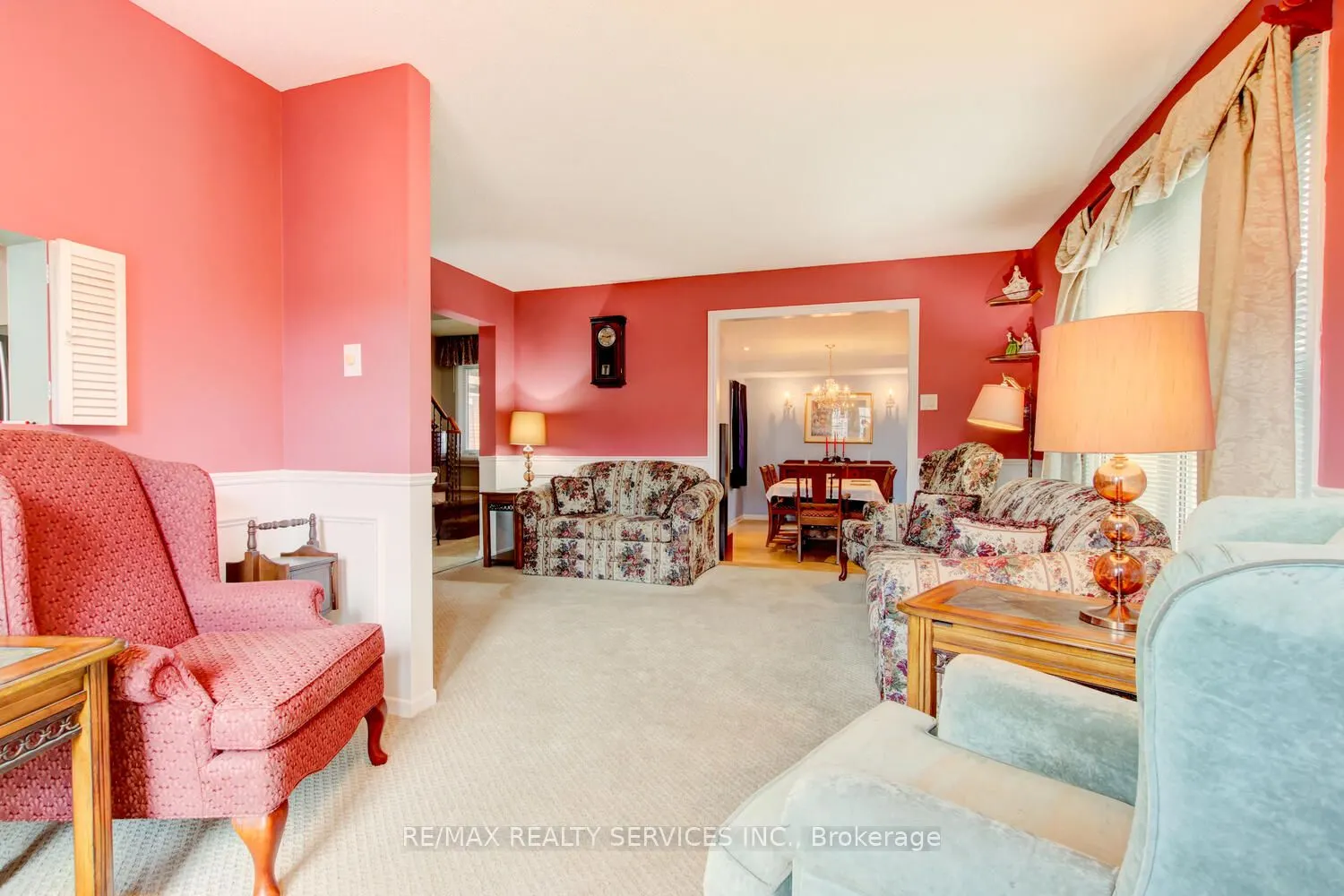 32 Helios Place