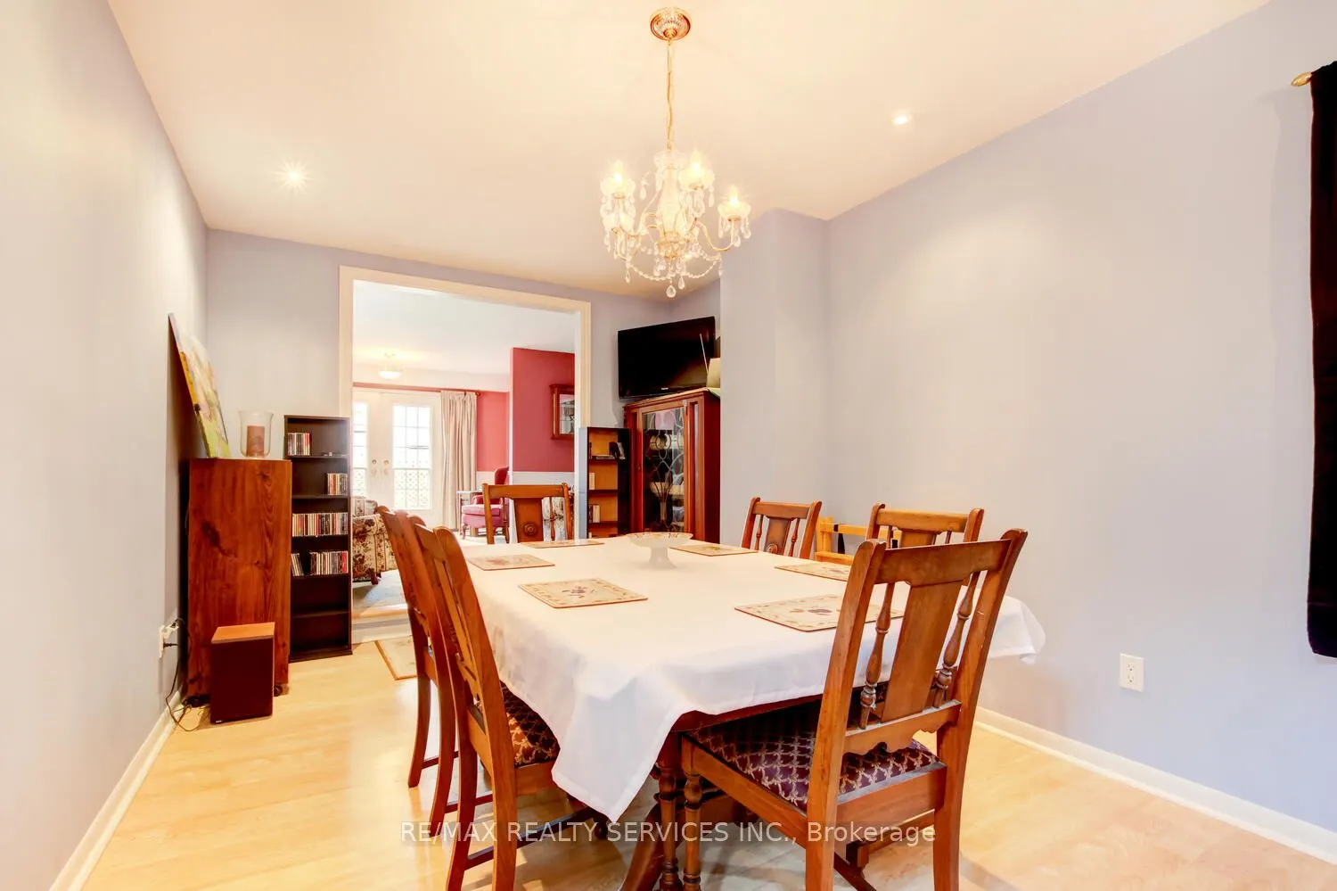 32 Helios Place