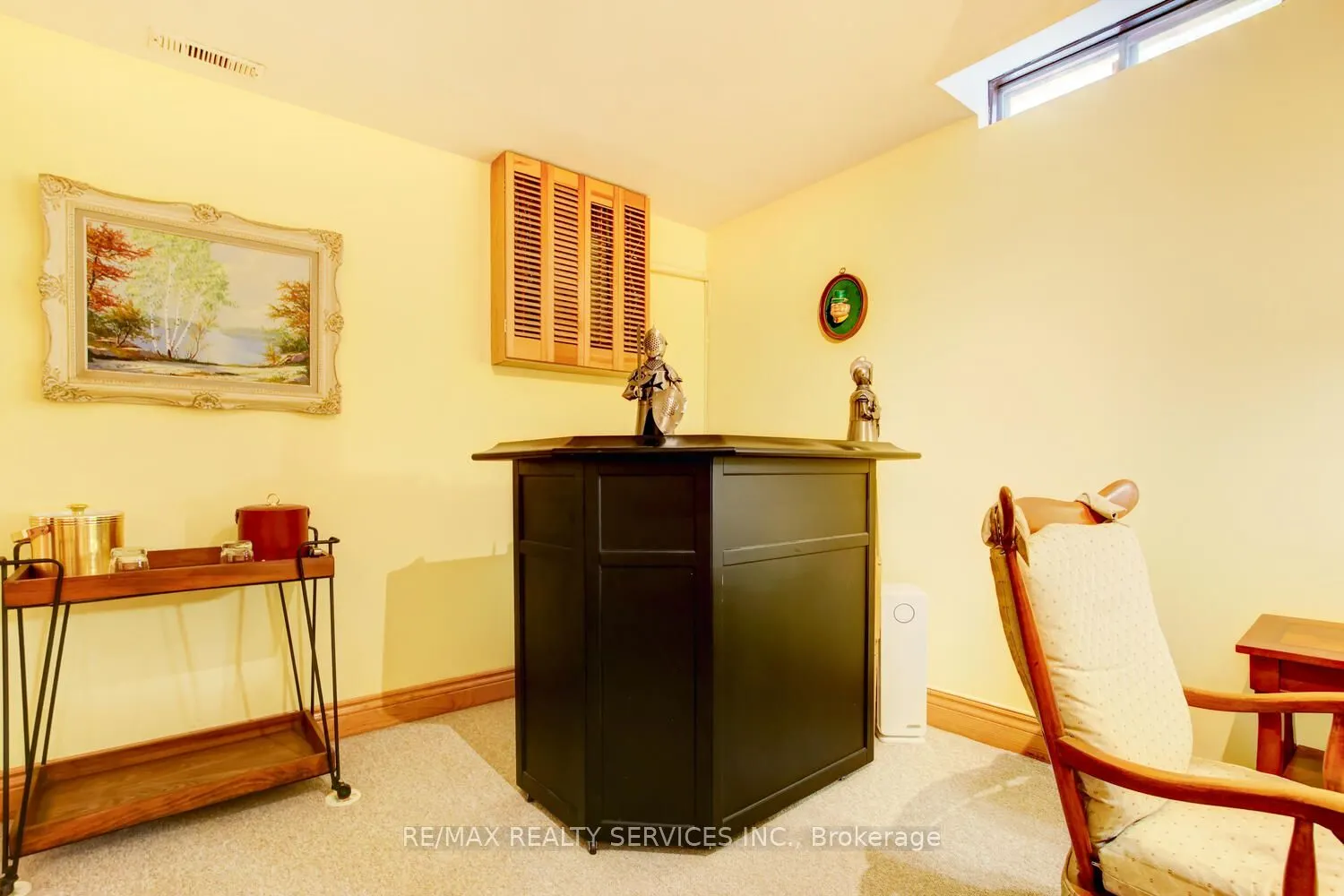 32 Helios Place