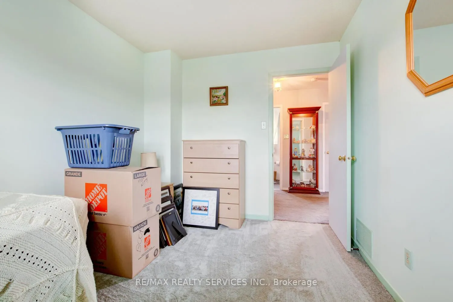 32 Helios Place