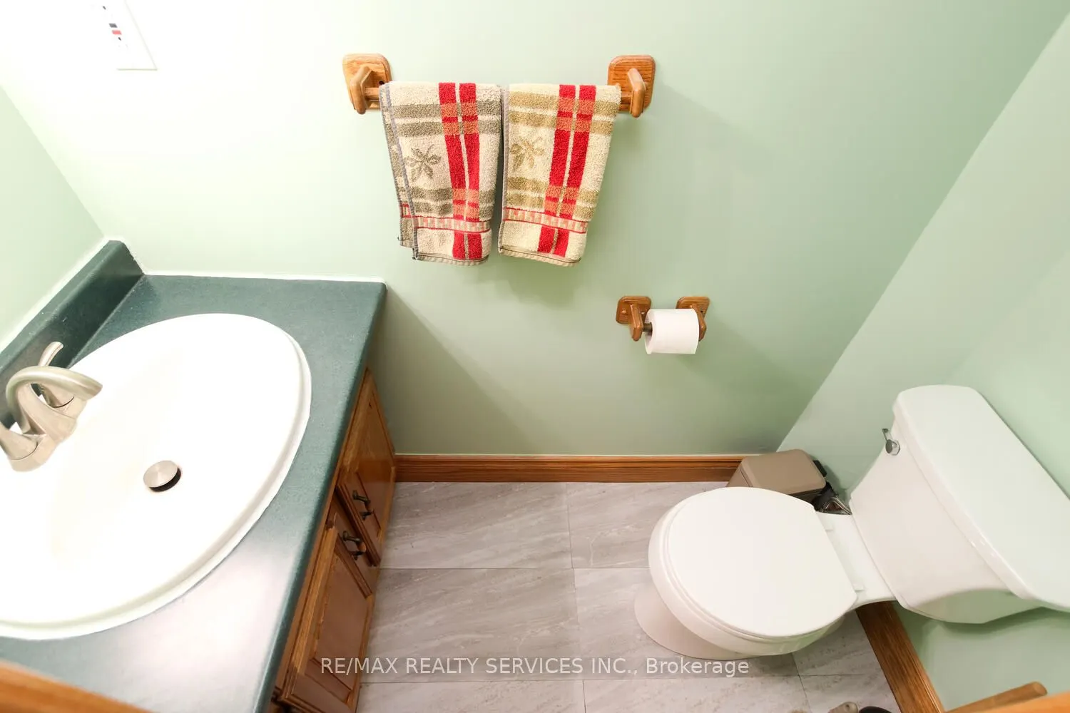32 Helios Place