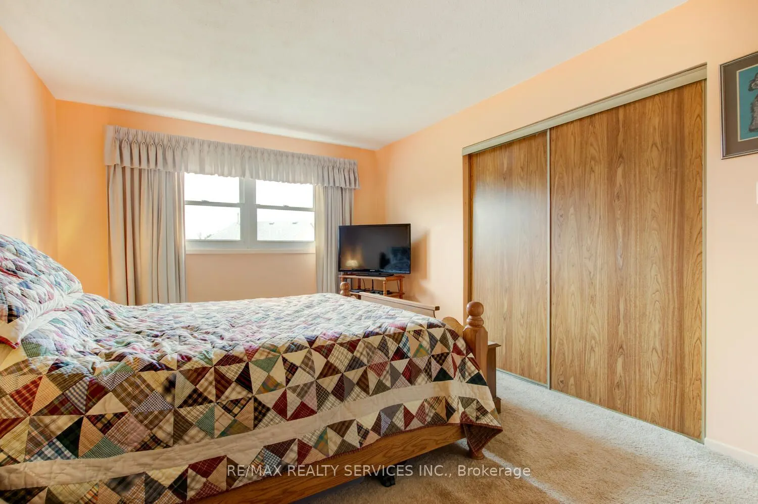 32 Helios Place