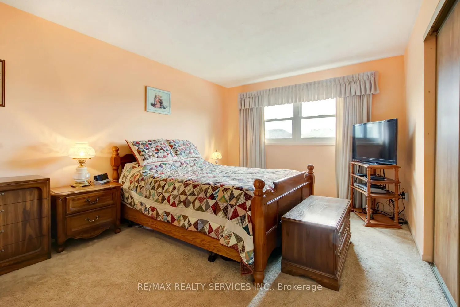 32 Helios Place