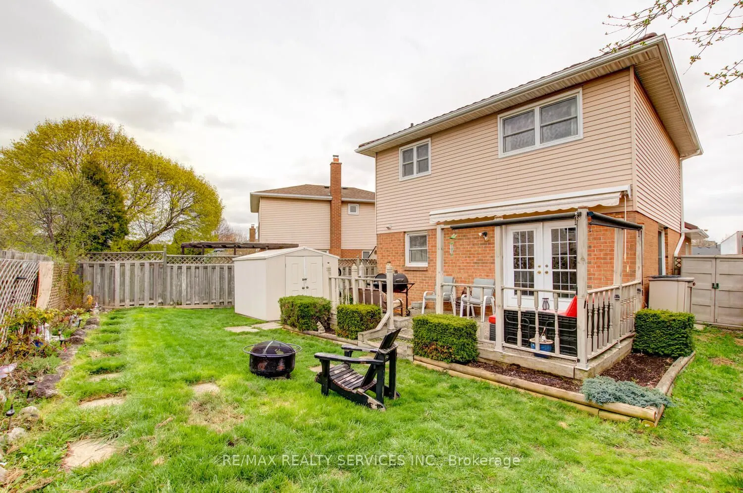 32 Helios Place