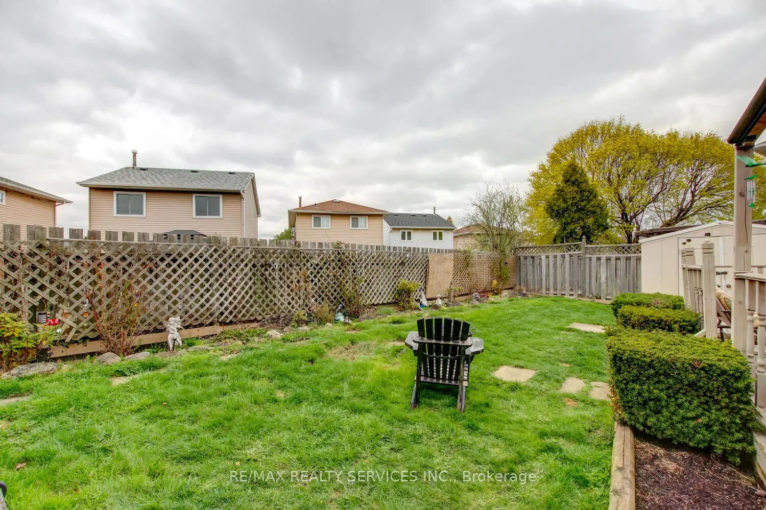 32 Helios Place