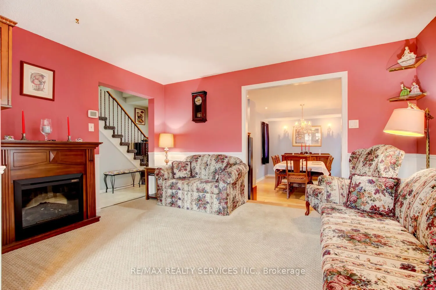 32 Helios Place