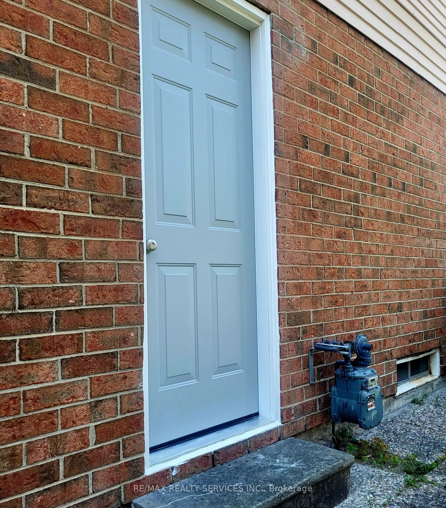 32 Helios Place