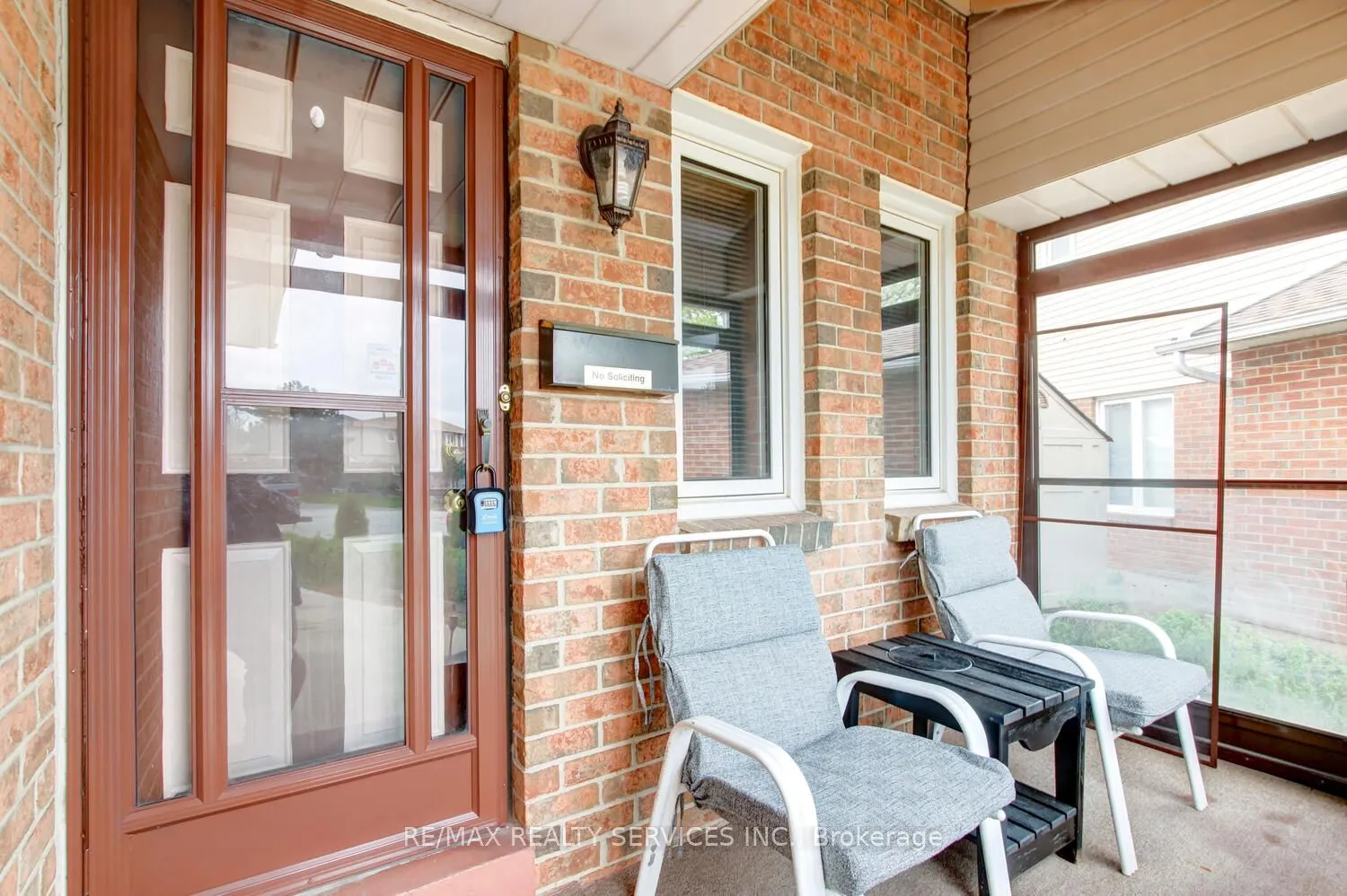 32 Helios Place