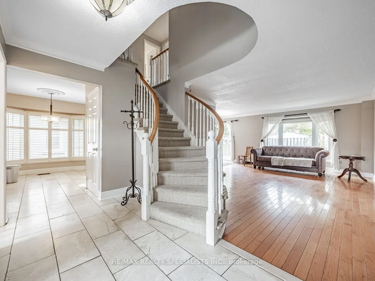 245 Kingsbridge Gardens