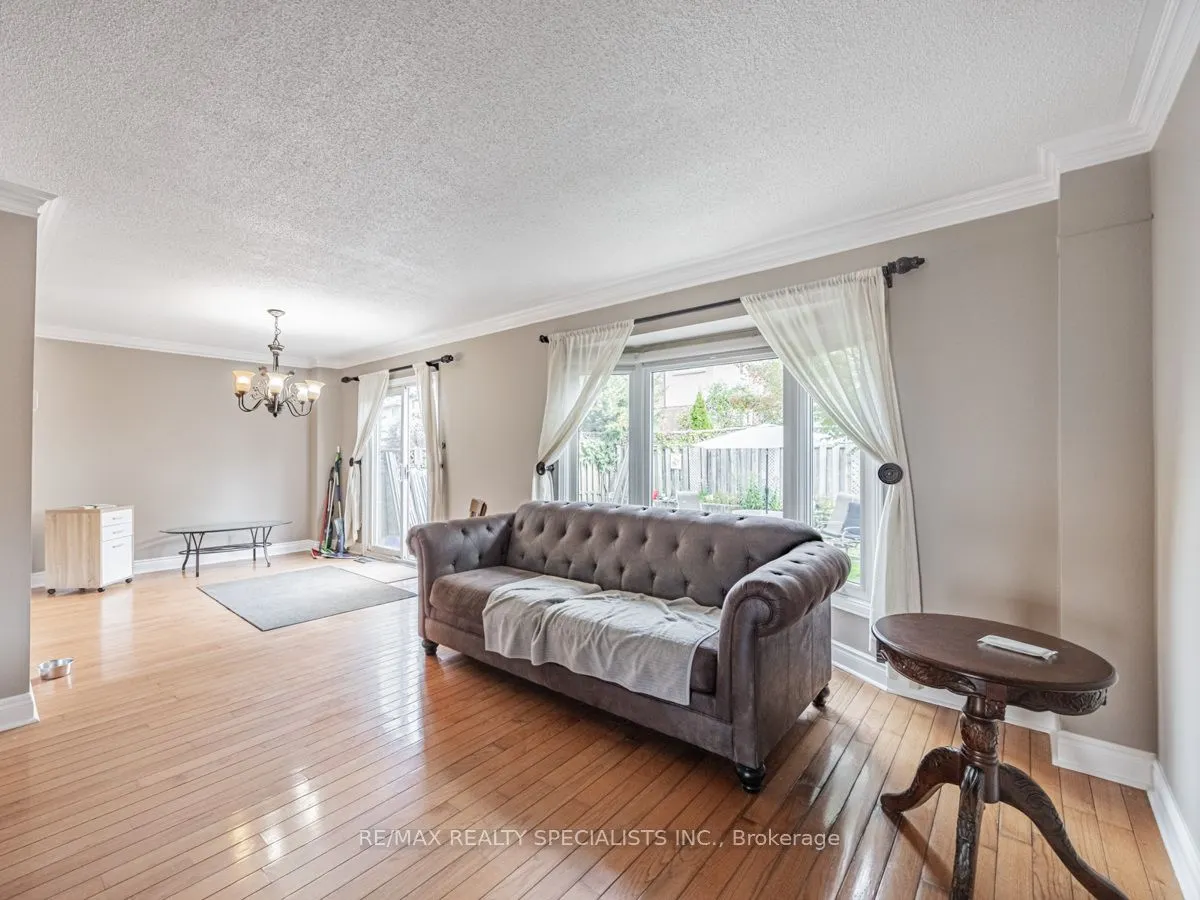 245 Kingsbridge Gardens