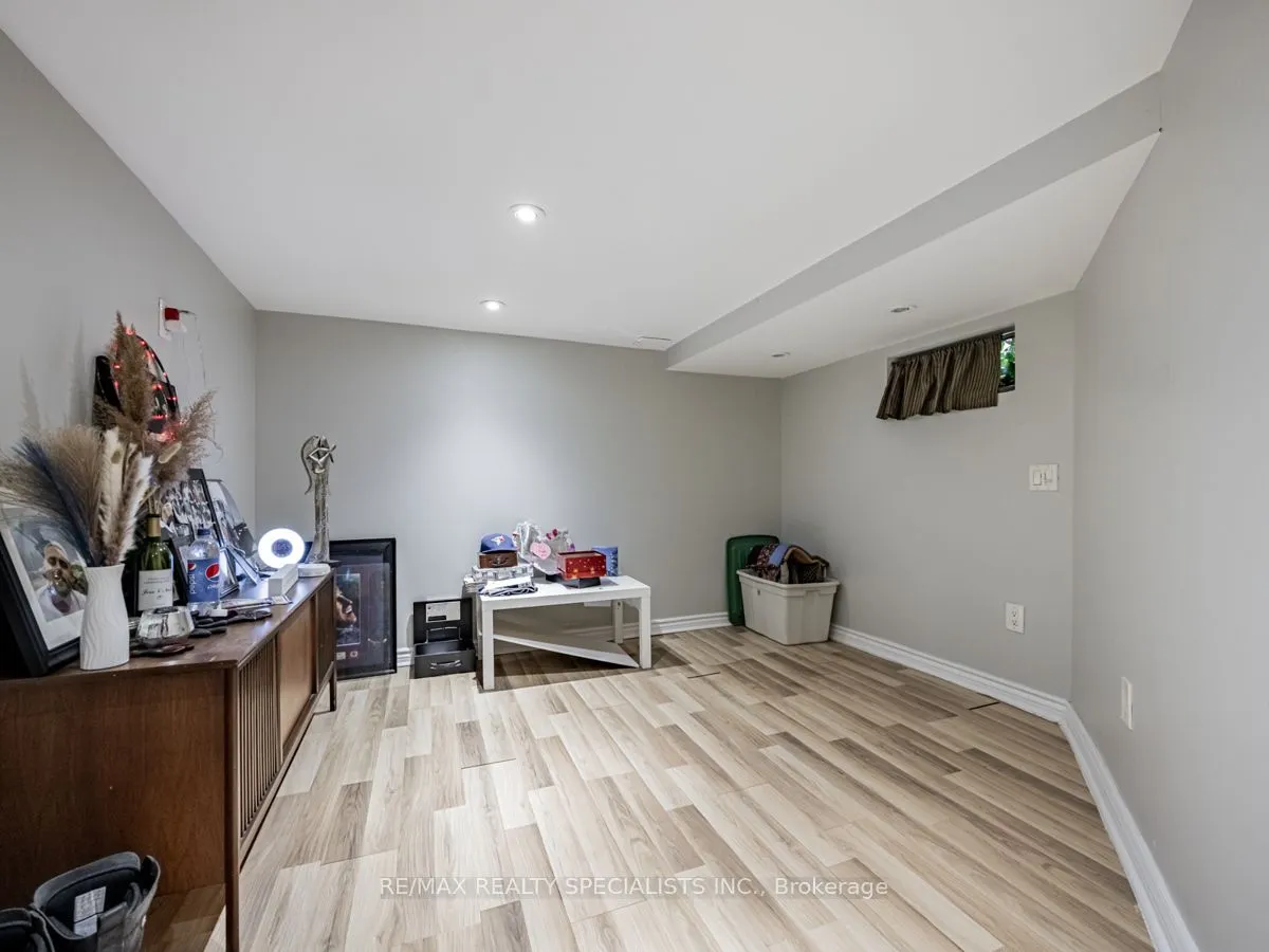 245 Kingsbridge Gardens