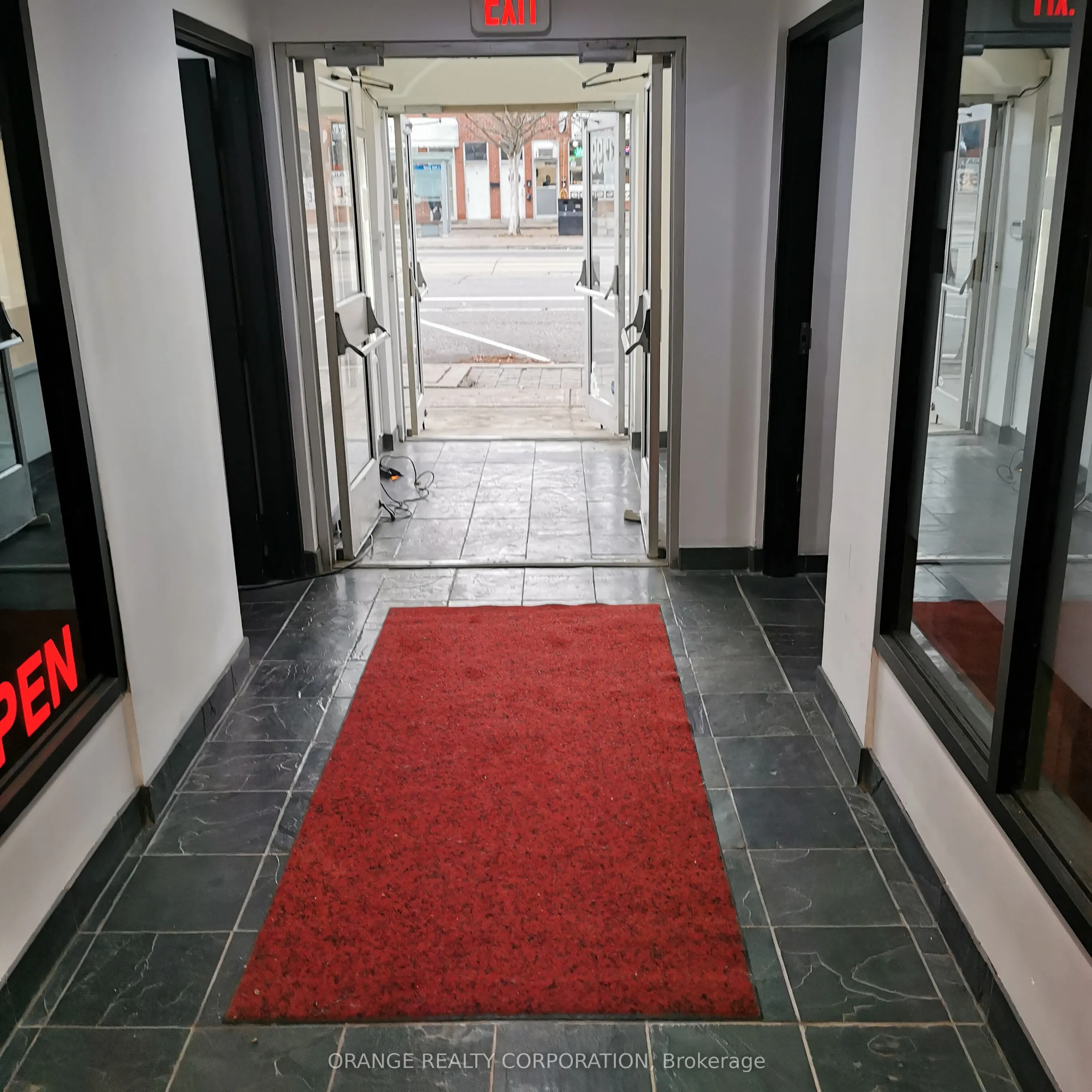 3299 lake shore Boulevard W, #102