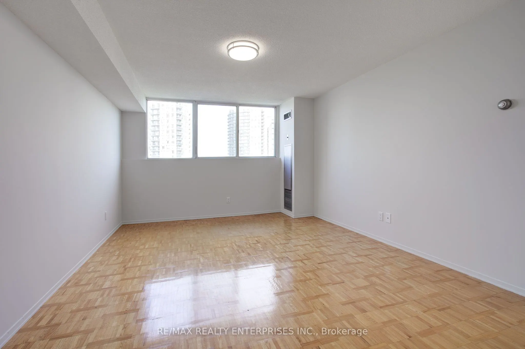 3700 Kaneff Crescent, #SPH 11