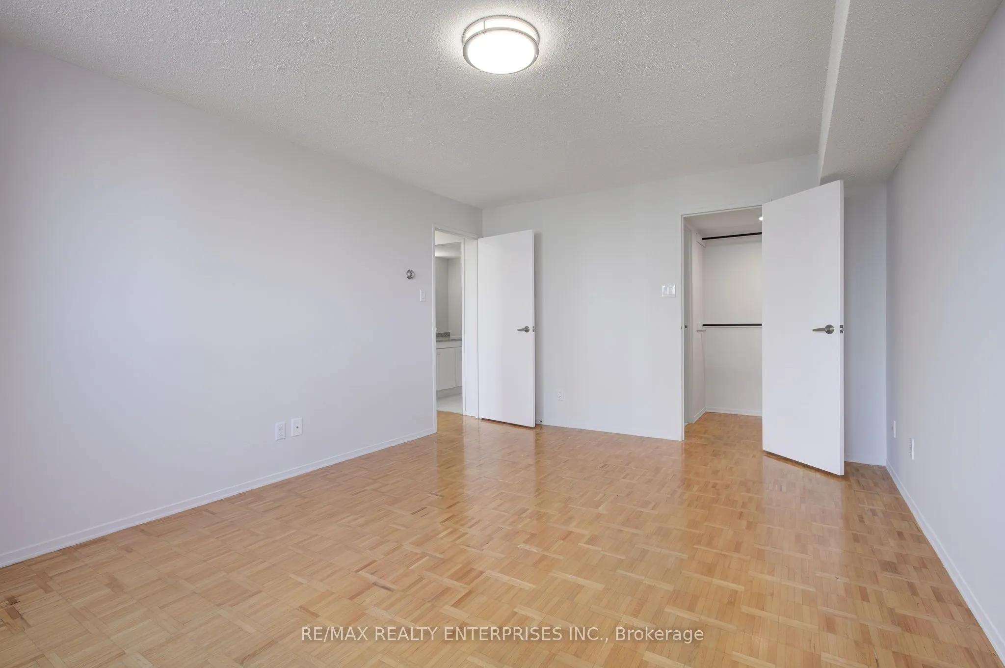 3700 Kaneff Crescent, #SPH 11