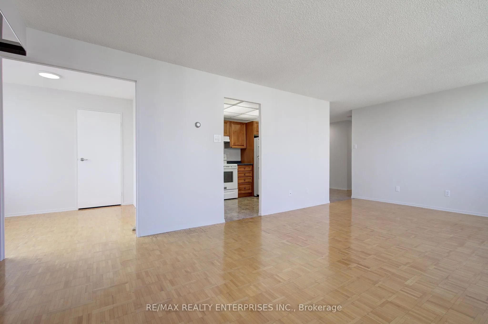 3700 Kaneff Crescent, #SPH 11