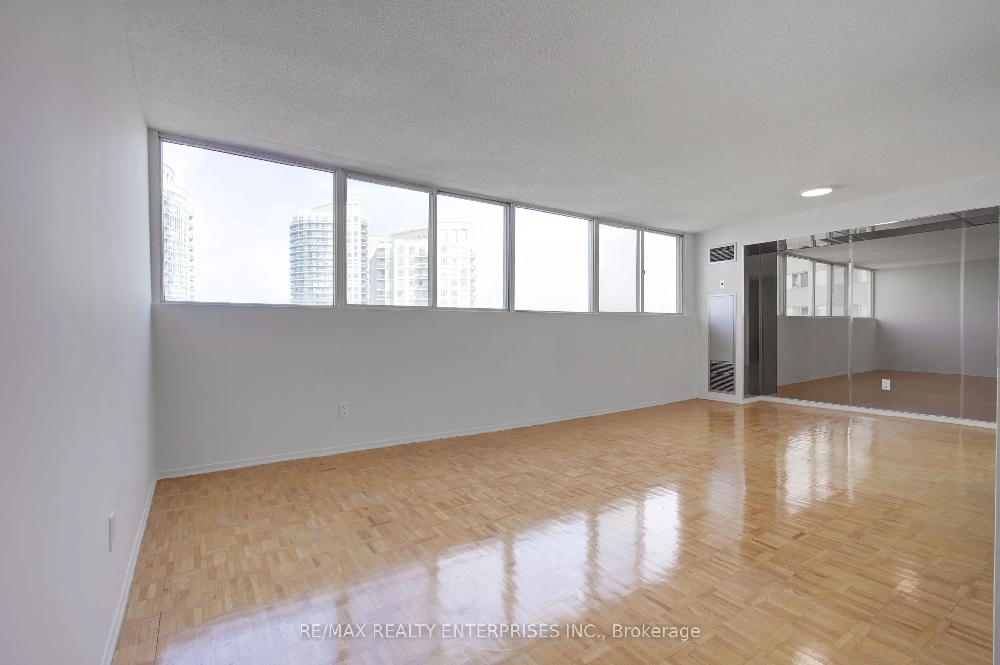 3700 Kaneff Crescent, #SPH 11