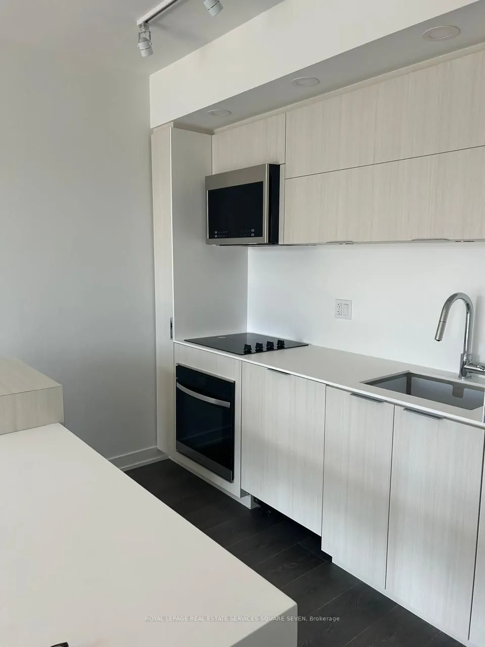 370 Martha Street, #1009