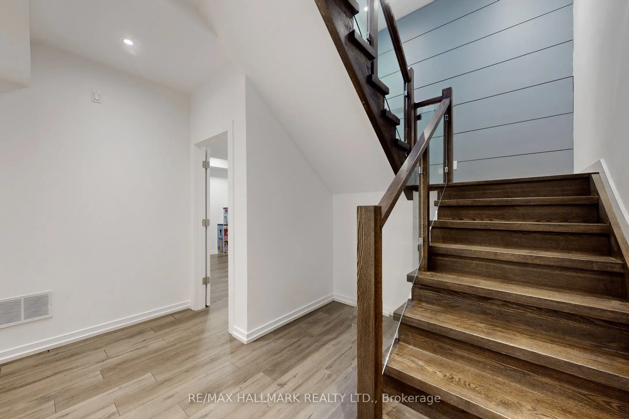 114 Lloyd Manor Road
