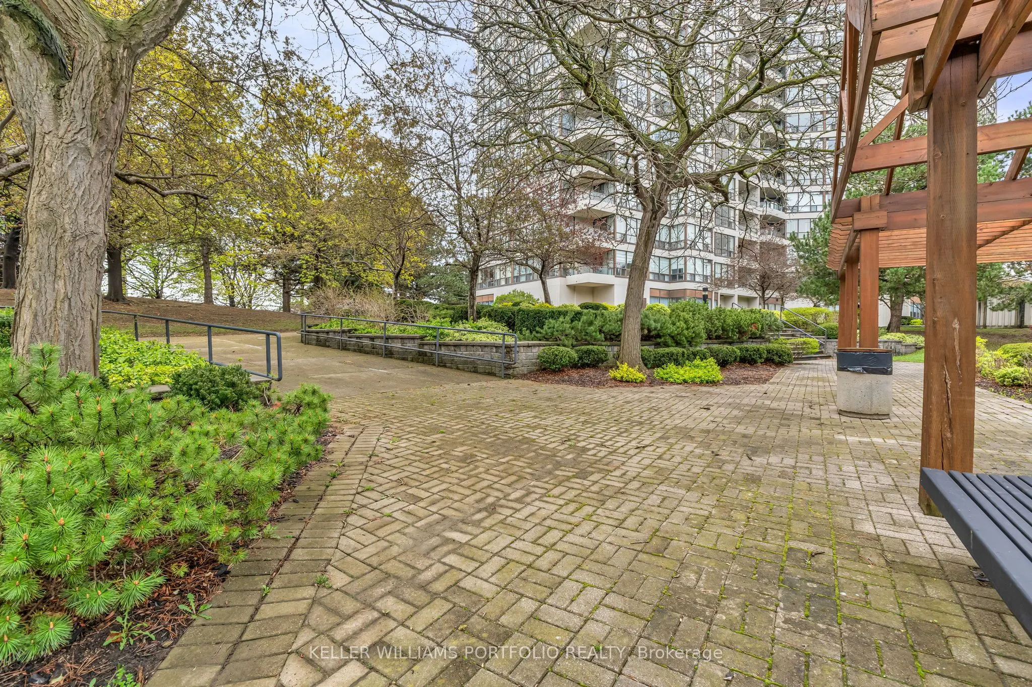 10 Laurelcrest Street, #501