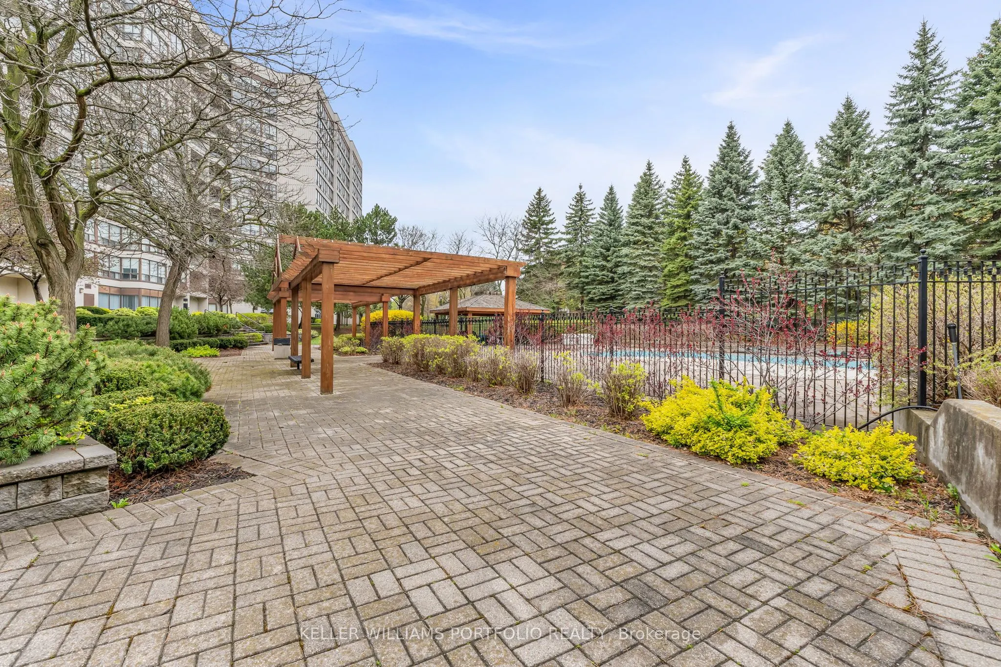 10 Laurelcrest Street, #501