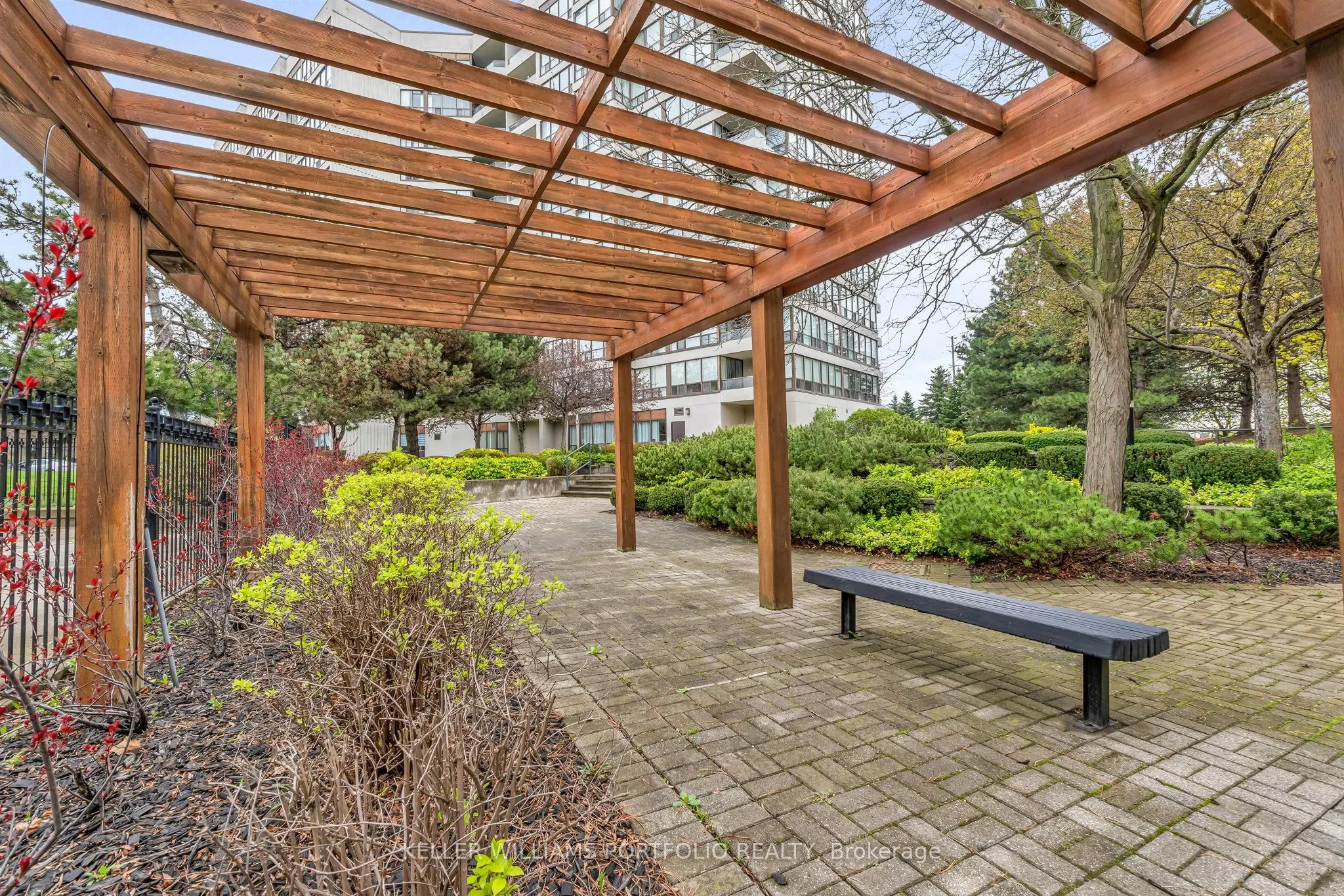 10 Laurelcrest Street, #501