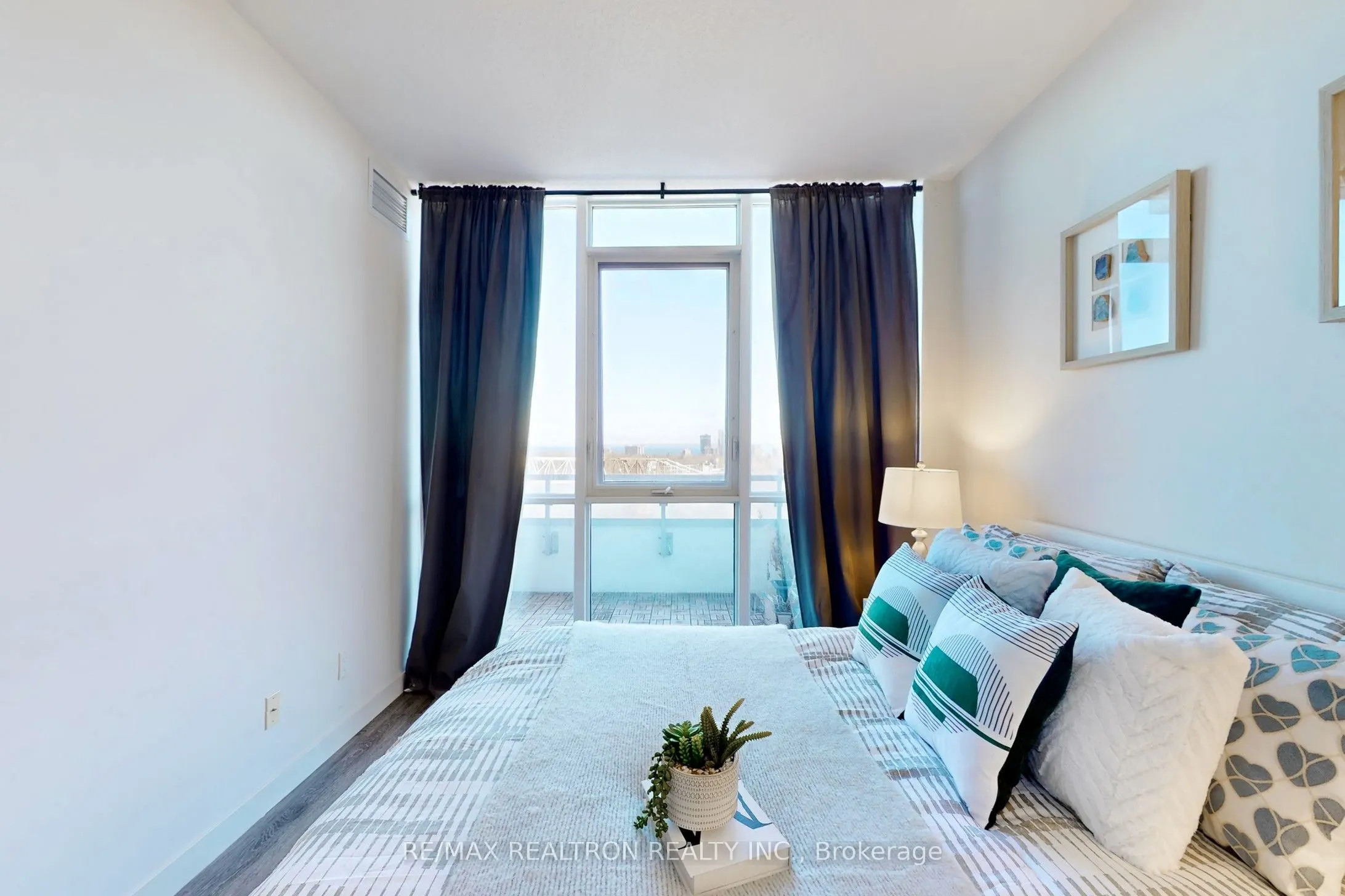 2093 Fairview Street, #1206