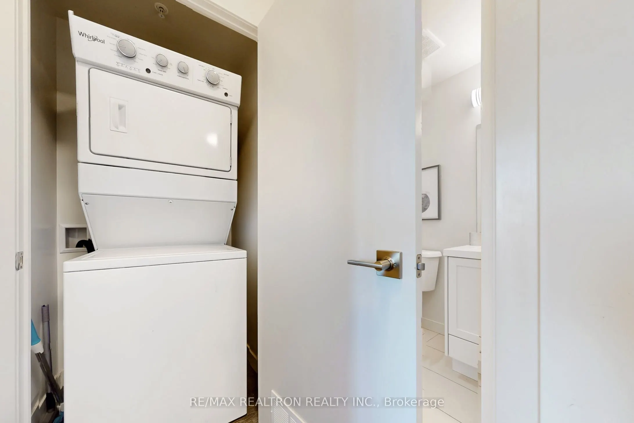 2093 Fairview Street, #1206