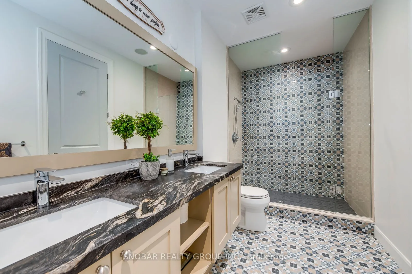 9 Burnhamthorpe Cres, #PH3